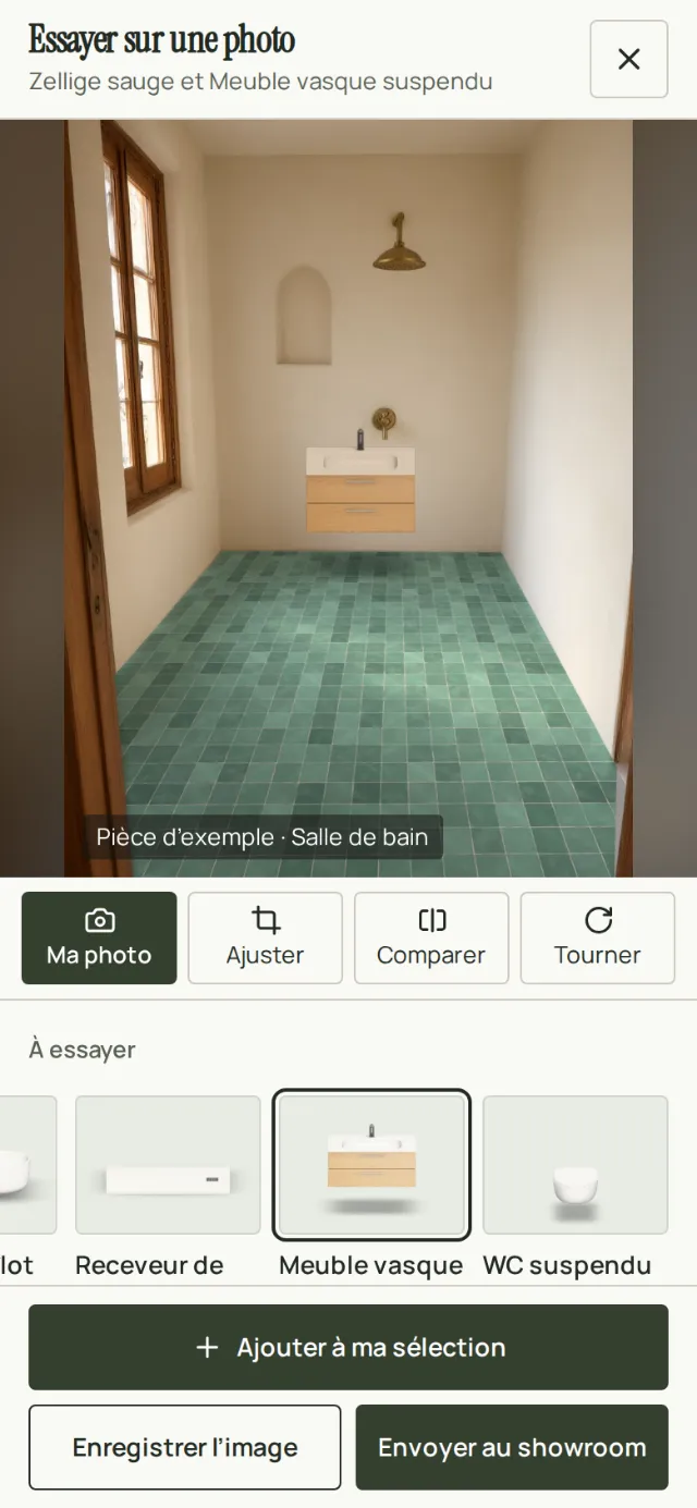 « Voir chez moi » sur téléphone : un zellige vert posé au sol et un meuble vasque au mur d’une salle de bain d’exemple